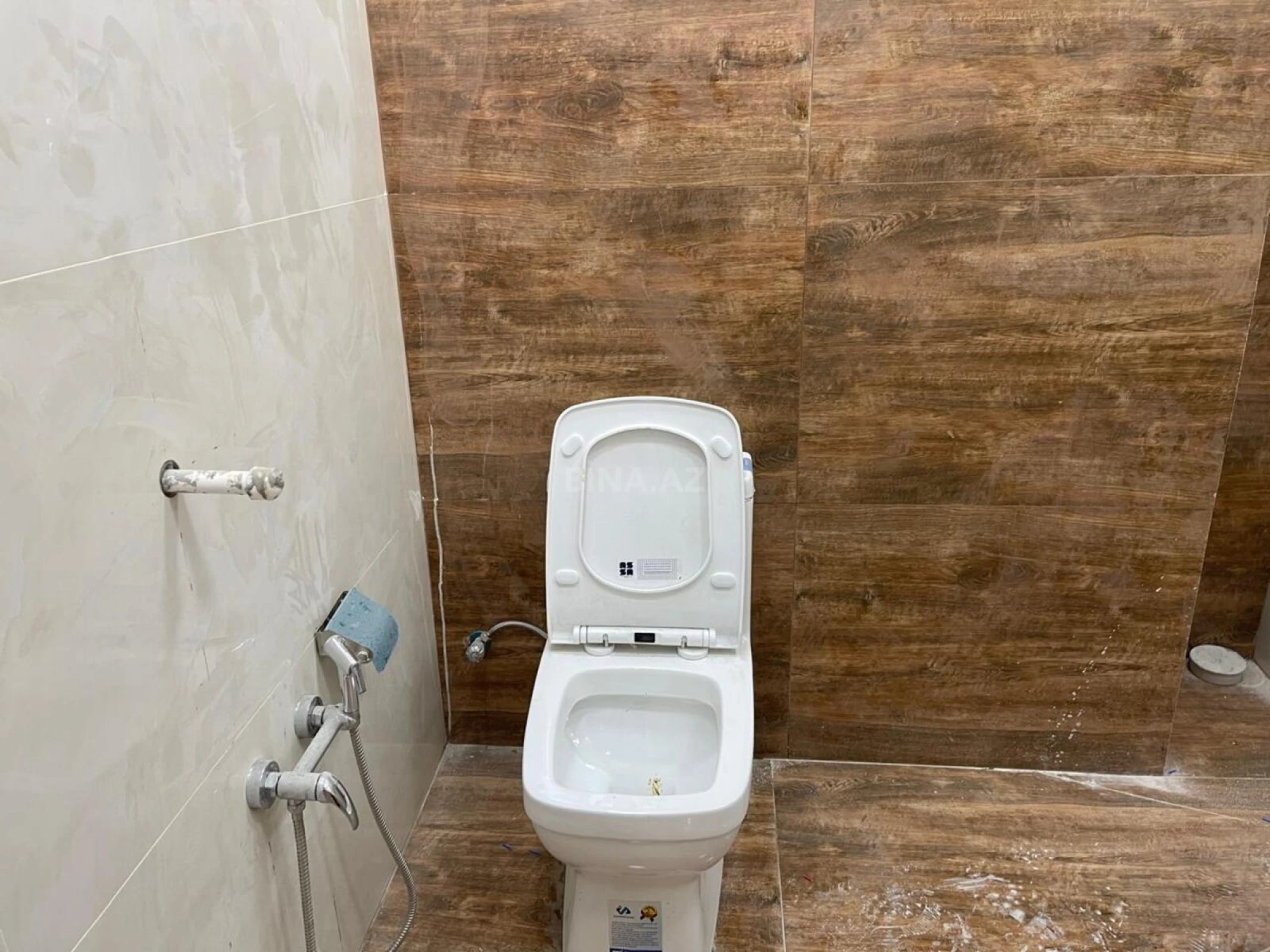 Satılır 2 otaqlı mənzil 83 m²