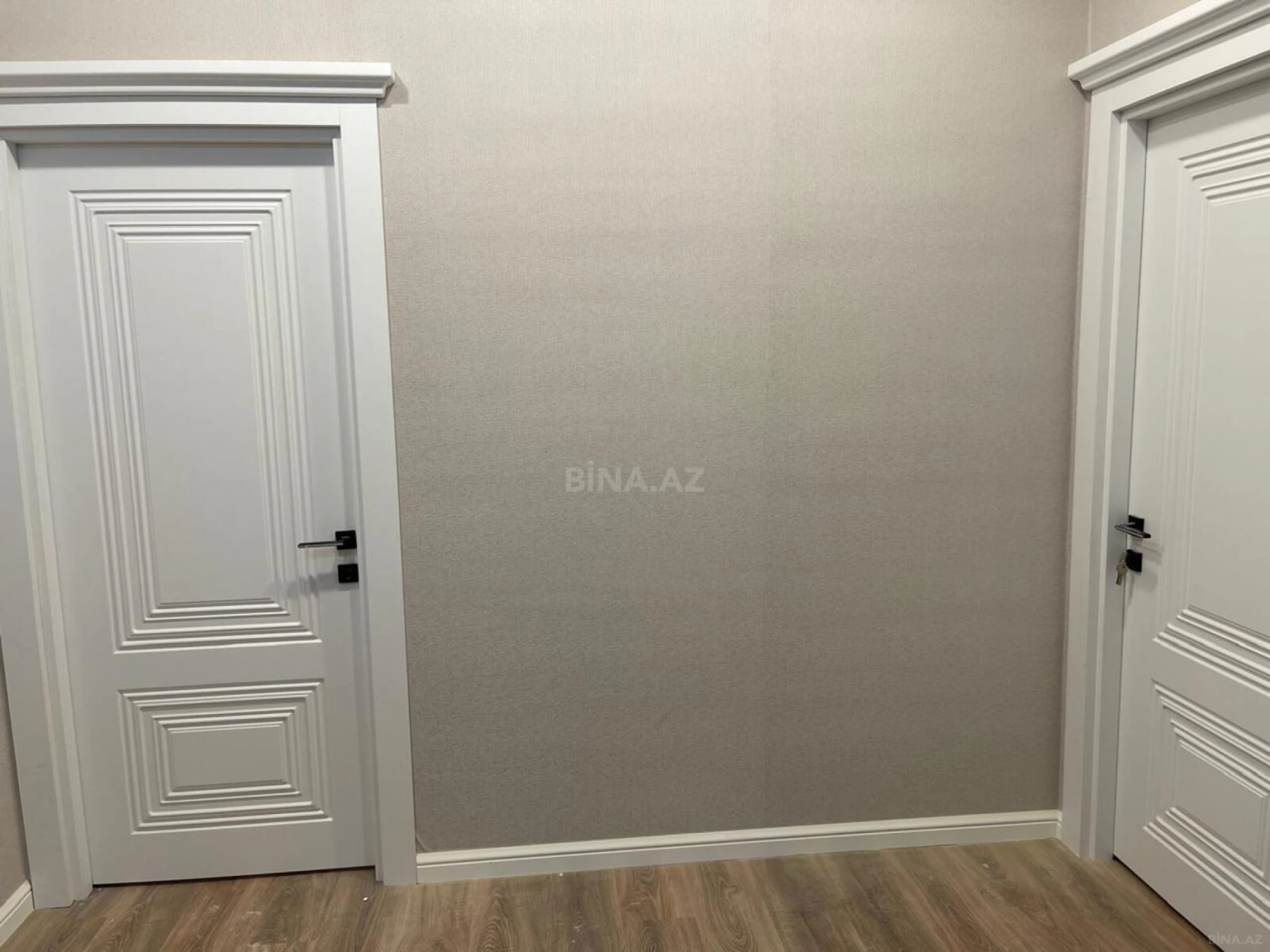 Satılır 2 otaqlı mənzil 83 m²