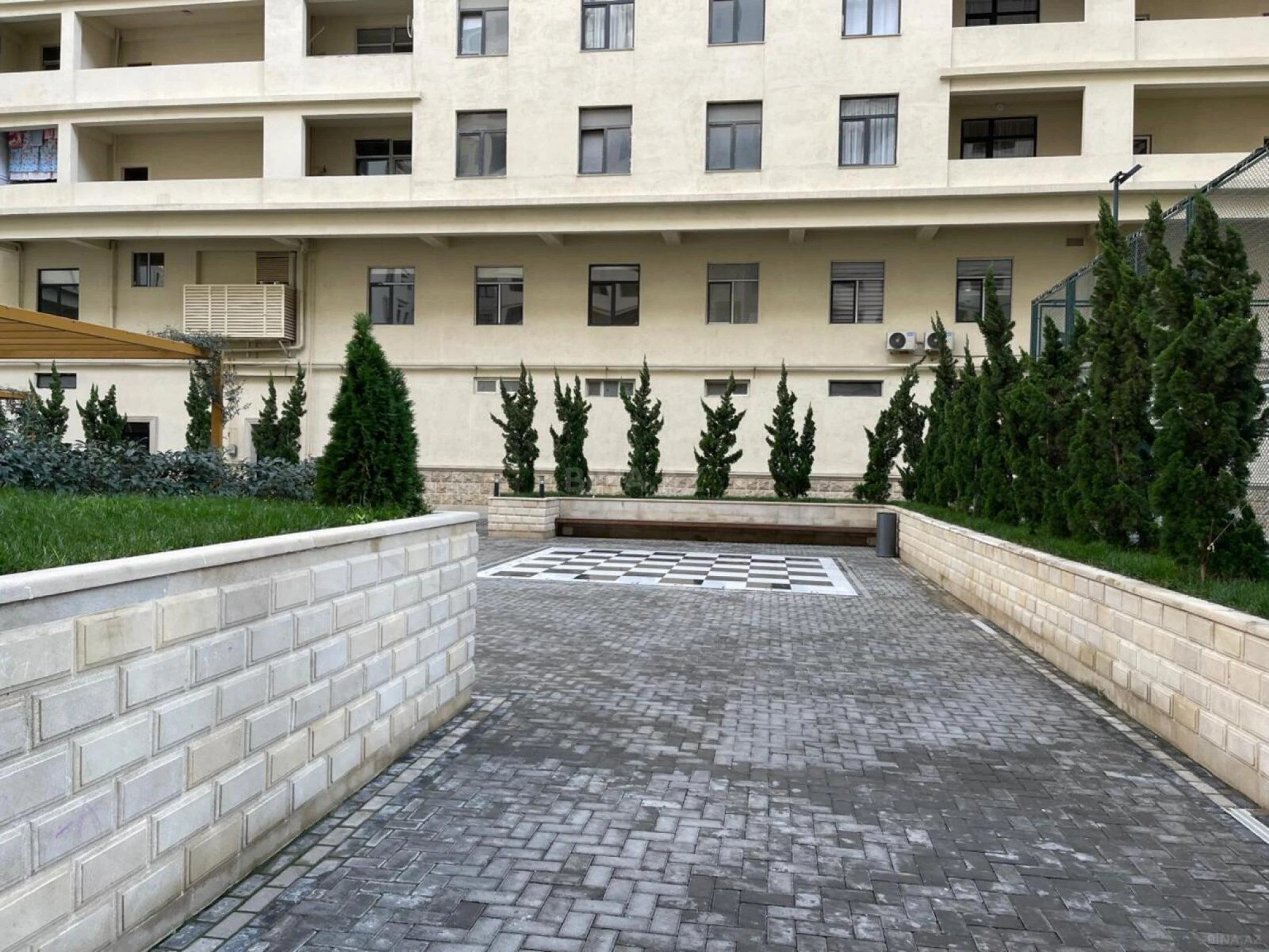 Satılır 2 otaqlı mənzil 83 m²