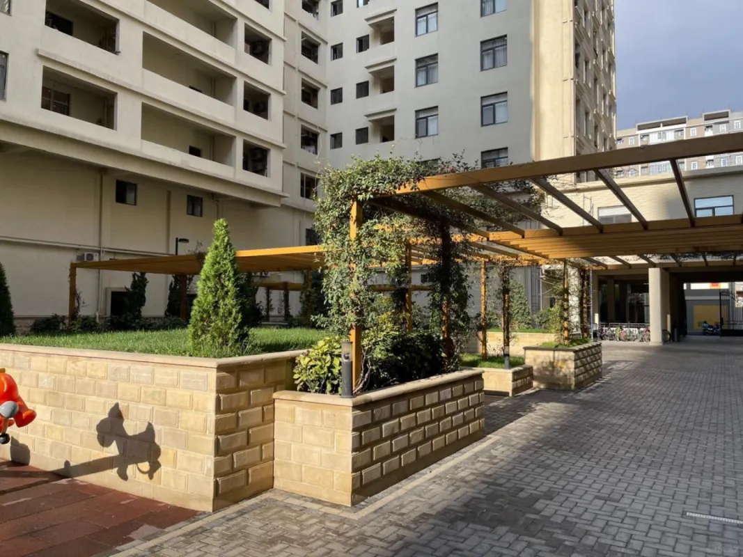 Satılır 2 otaqlı mənzil 83 m²