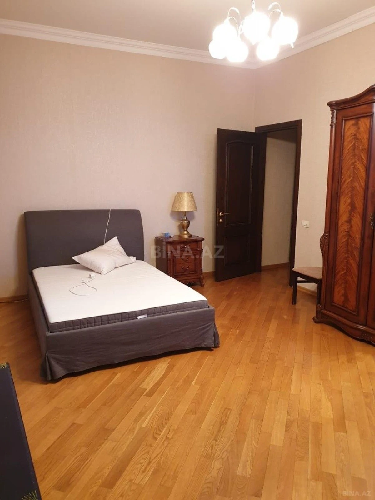 Kirayə verilir 3 otaqlı mənzil 140 m²