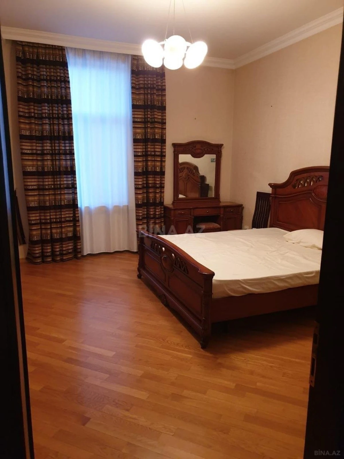 Kirayə verilir 3 otaqlı mənzil 140 m²