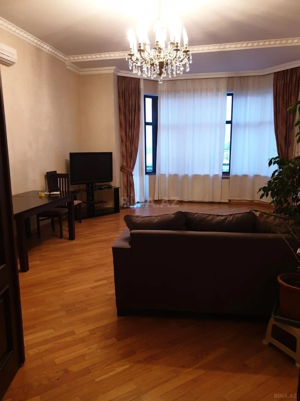 Kirayə verilir 3 otaqlı mənzil 140 m²