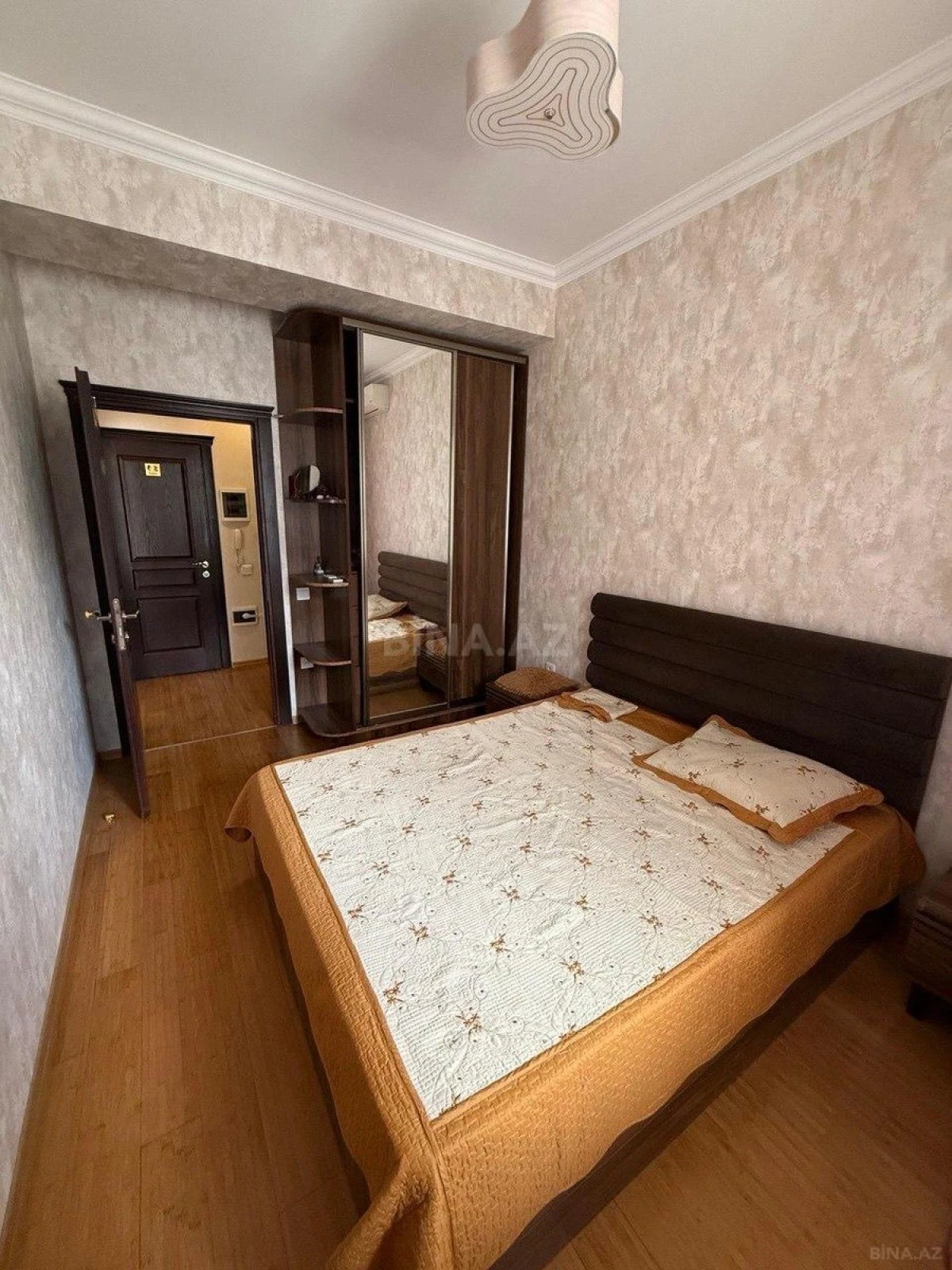 Kirayə verilir 2 otaqlı mənzil 70 m²