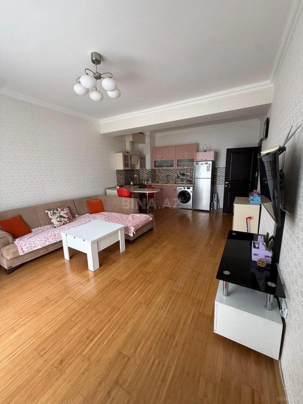 Kirayə verilir 2 otaqlı mənzil 70 m²