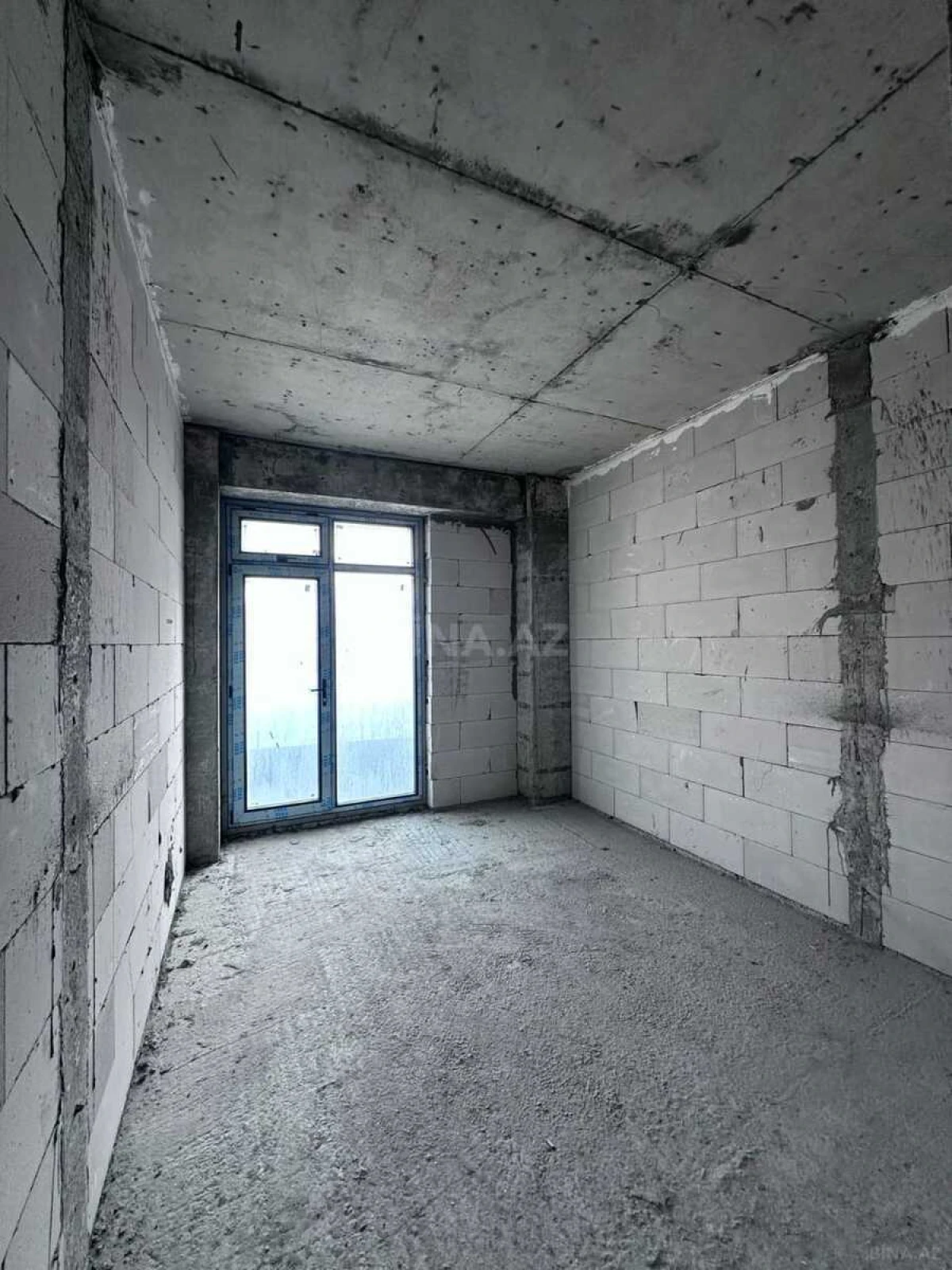 Satılır 4 otaqlı mənzil 186 m²