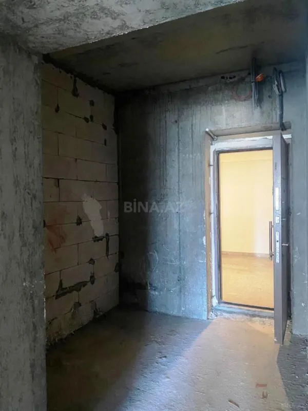 Satılır 4 otaqlı mənzil 186 m²