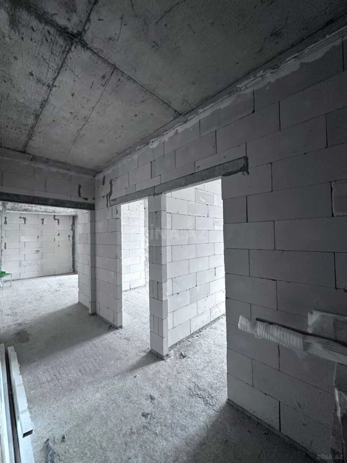 Satılır 4 otaqlı mənzil 186 m²