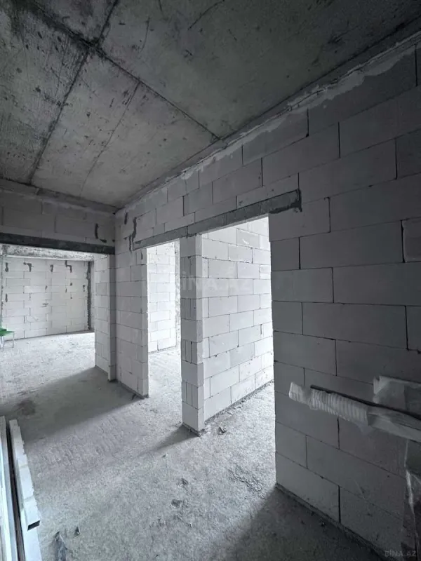 Satılır 4 otaqlı mənzil 186 m²