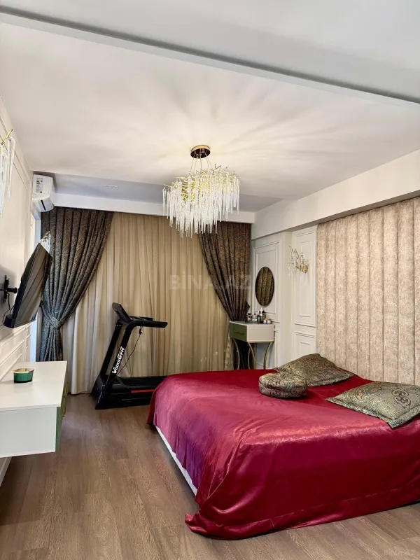 Satılır 4 otaqlı mənzil 155 m²