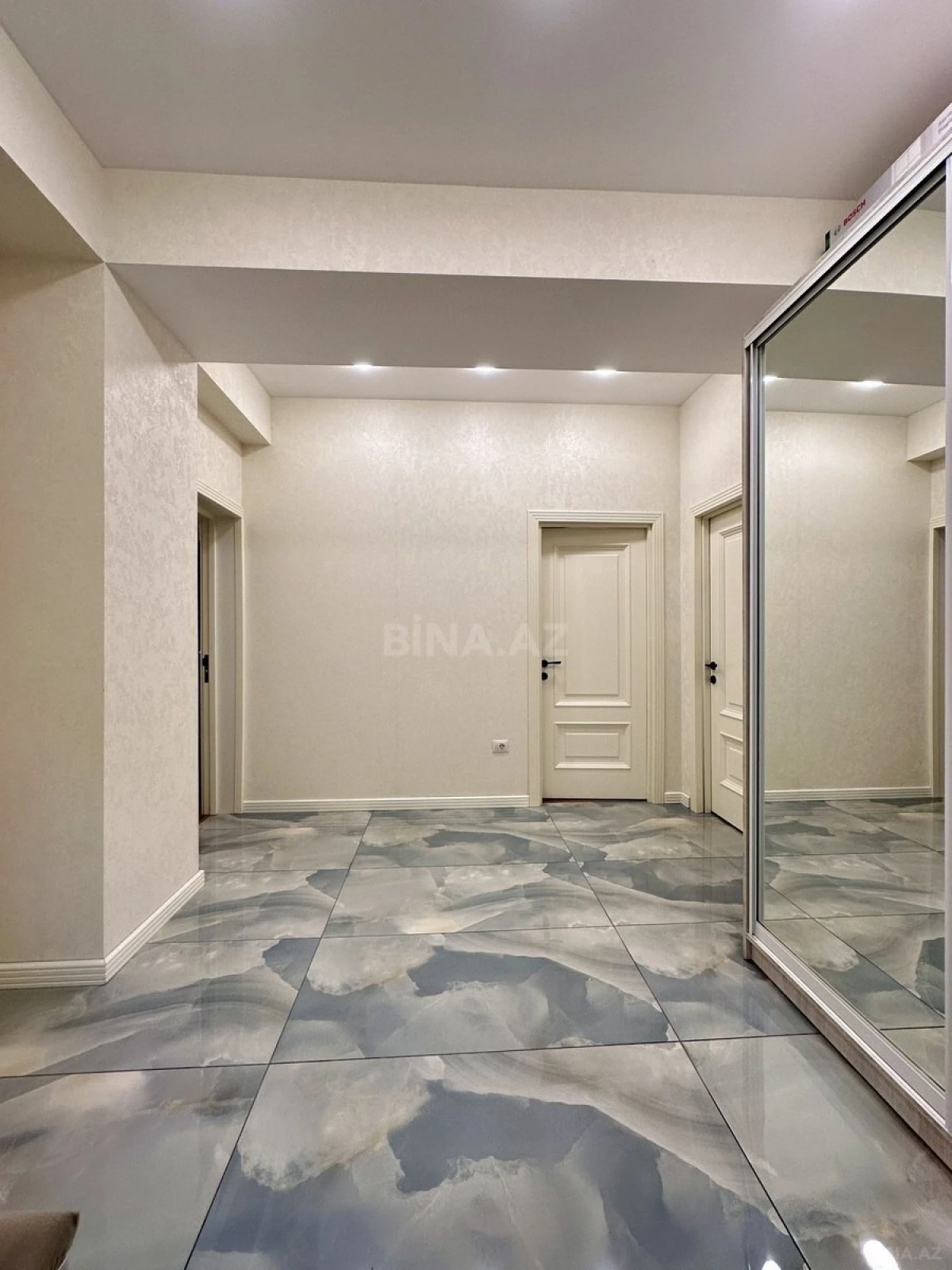 Satılır 3 otaqlı mənzil 95 m²