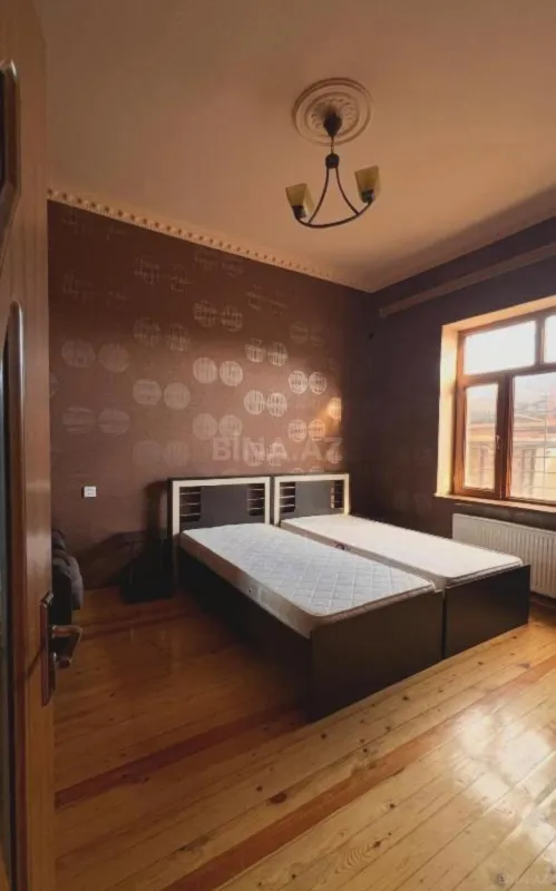 Satılır 7 otaqlı həyət evi 330 m²