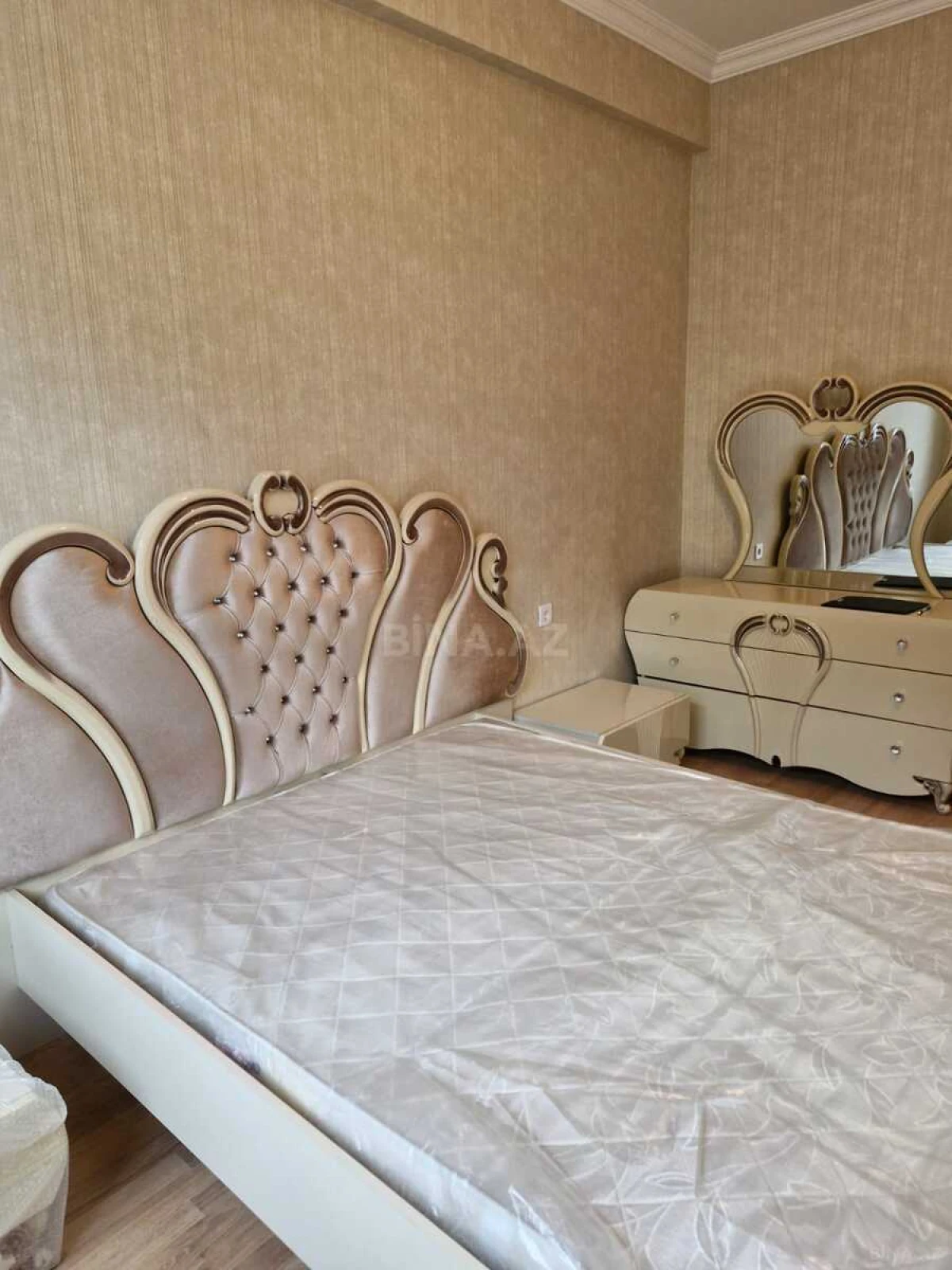 Kirayə verilir 2 otaqlı mənzil 90 m²