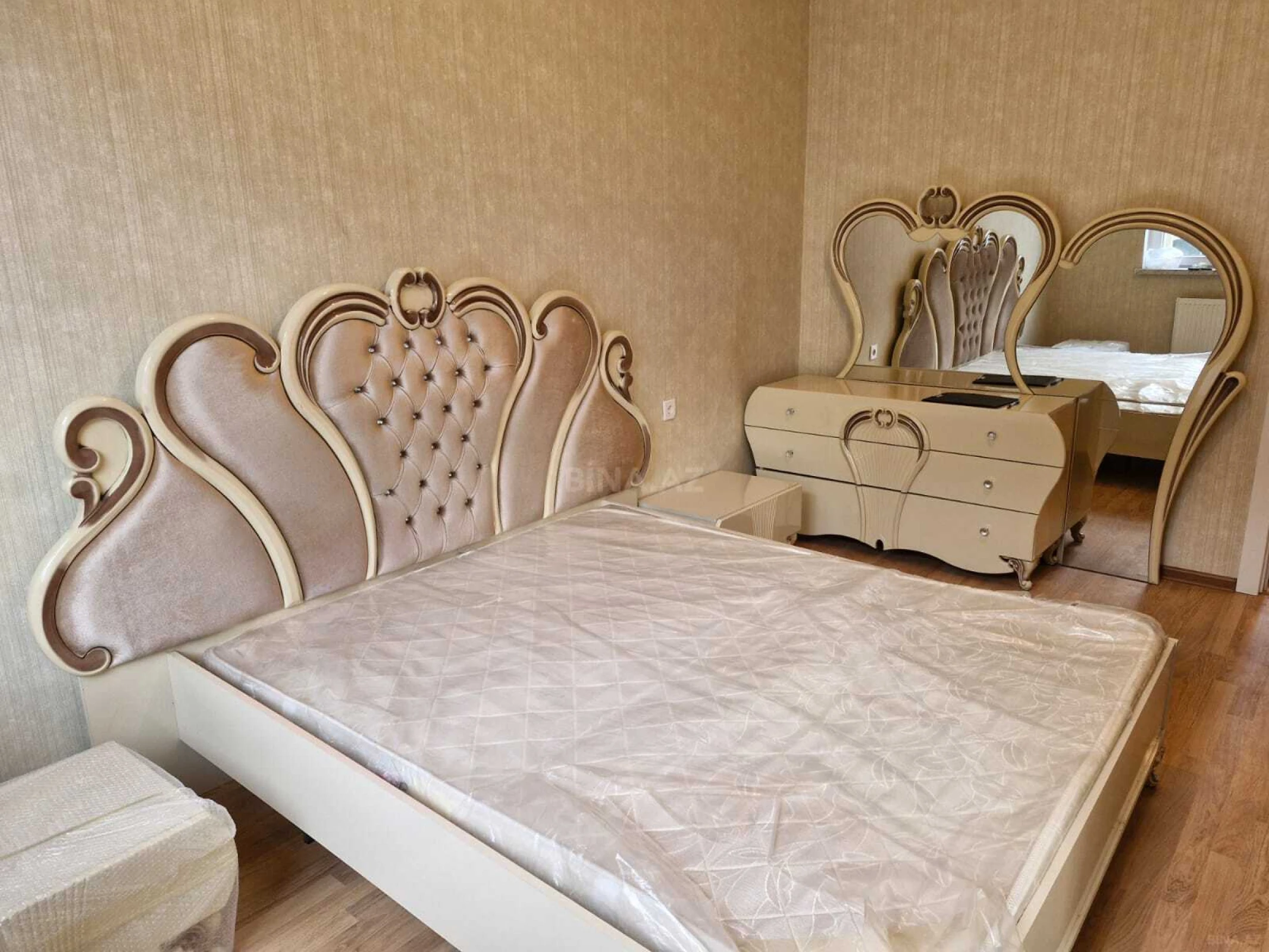 Kirayə verilir 2 otaqlı mənzil 90 m²