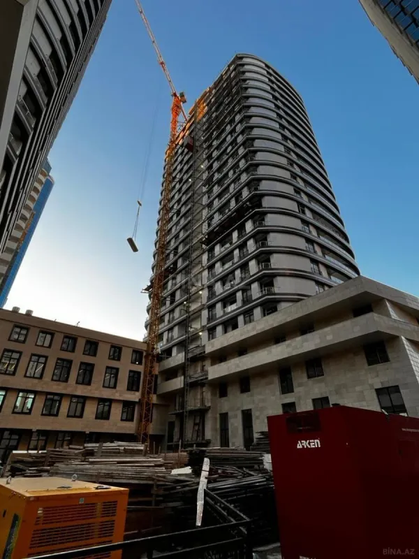 Satılır 4 otaqlı mənzil 180 m²