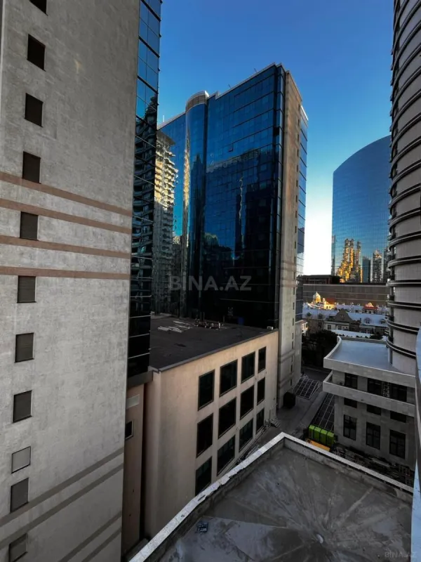 Satılır 4 otaqlı mənzil 180 m²