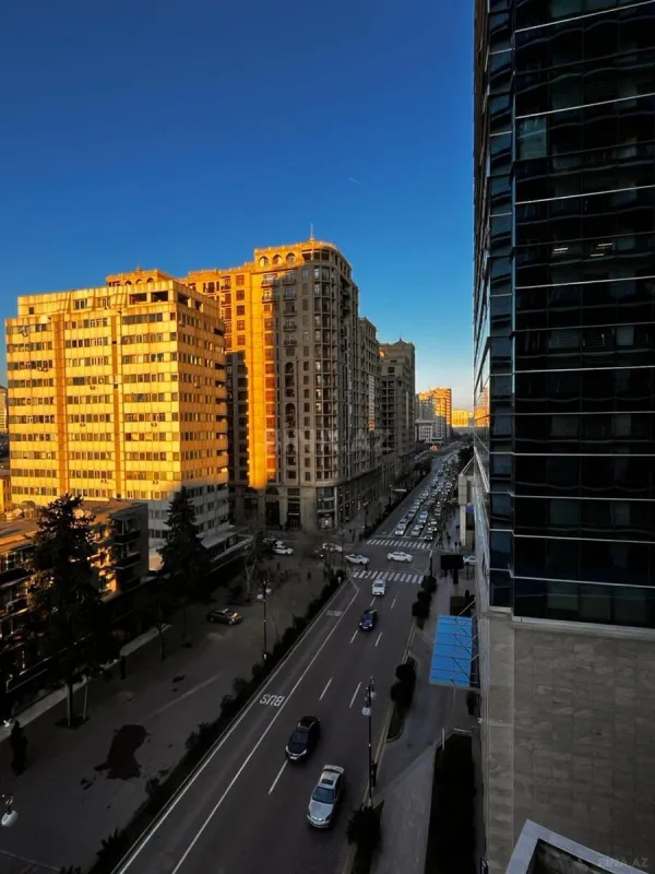 Satılır 4 otaqlı mənzil 180 m²