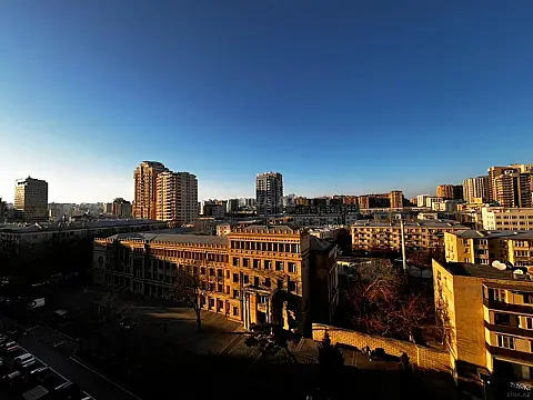 Satılır 4 otaqlı mənzil 180 m²