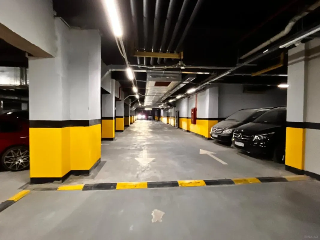 Satılır 4 otaqlı mənzil 180 m²