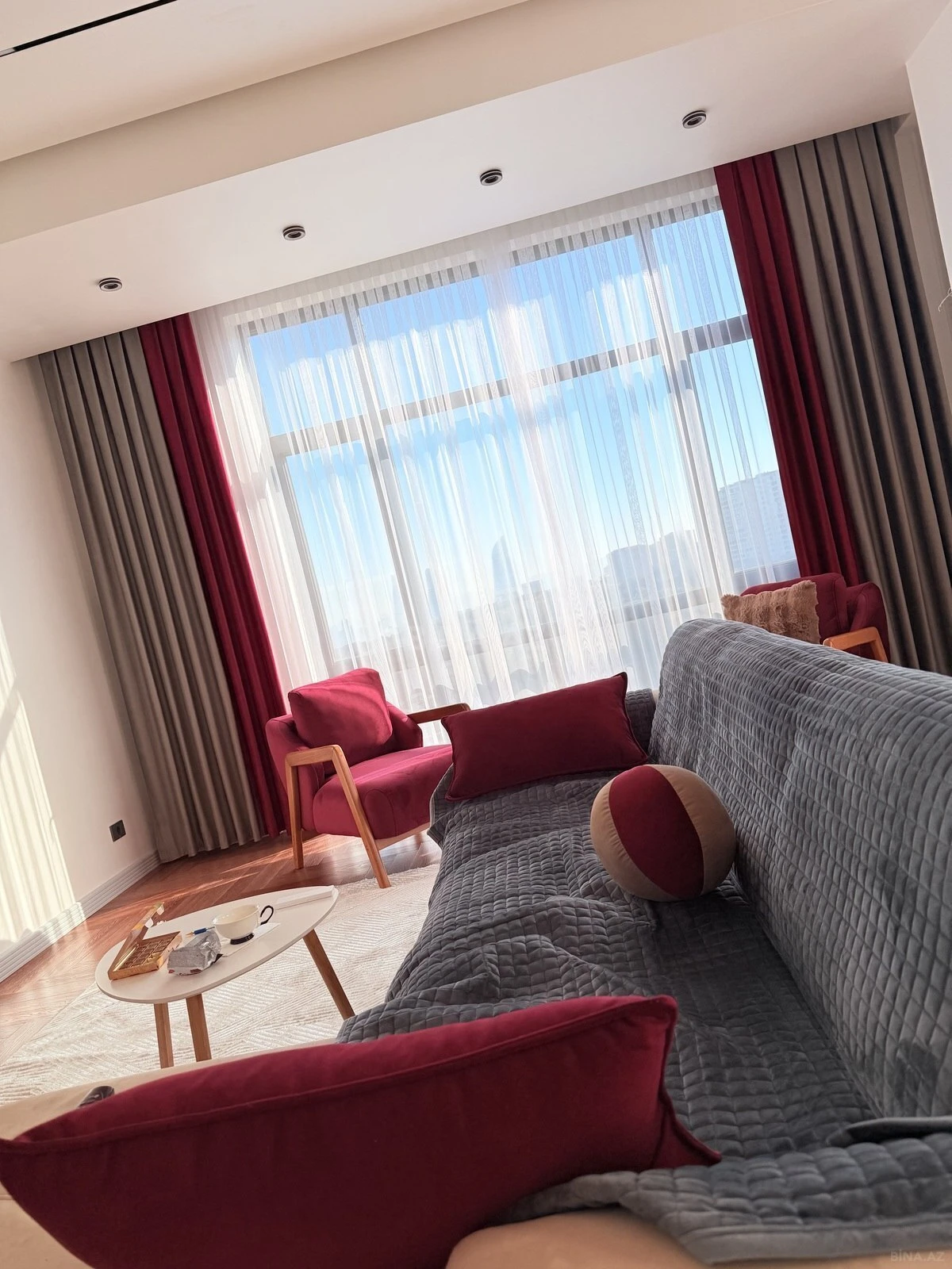 Satılır 3 otaqlı mənzil 140 m²