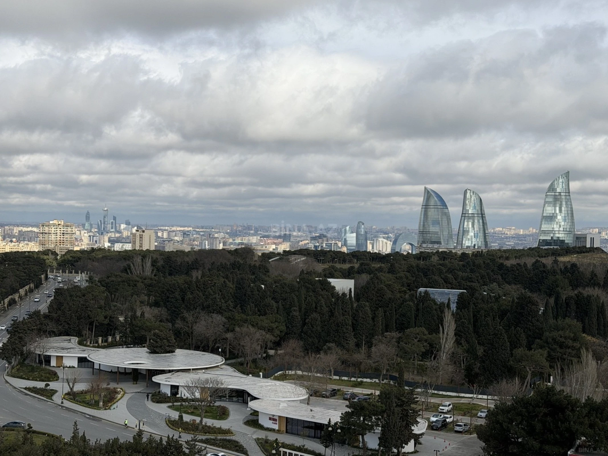 Satılır 3 otaqlı mənzil 140 m²