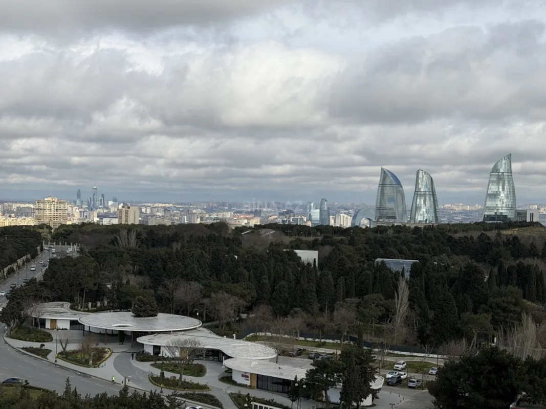 Satılır 3 otaqlı mənzil 140 m²