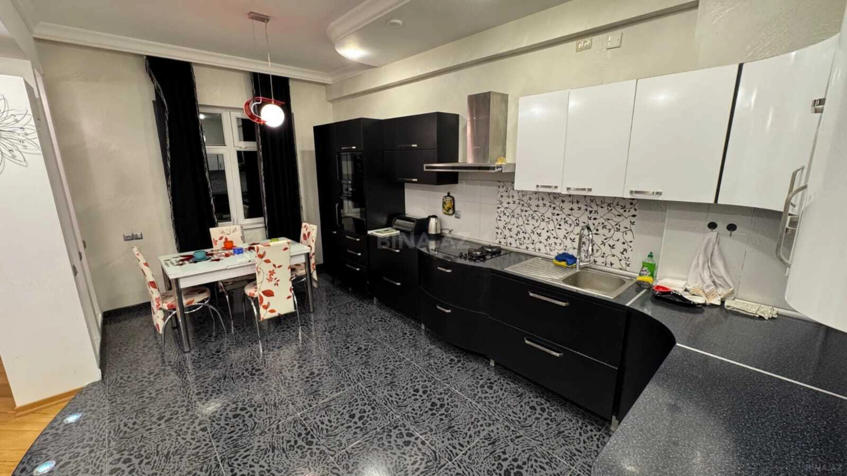 Kirayə verilir 3 otaqlı mənzil 110 m²