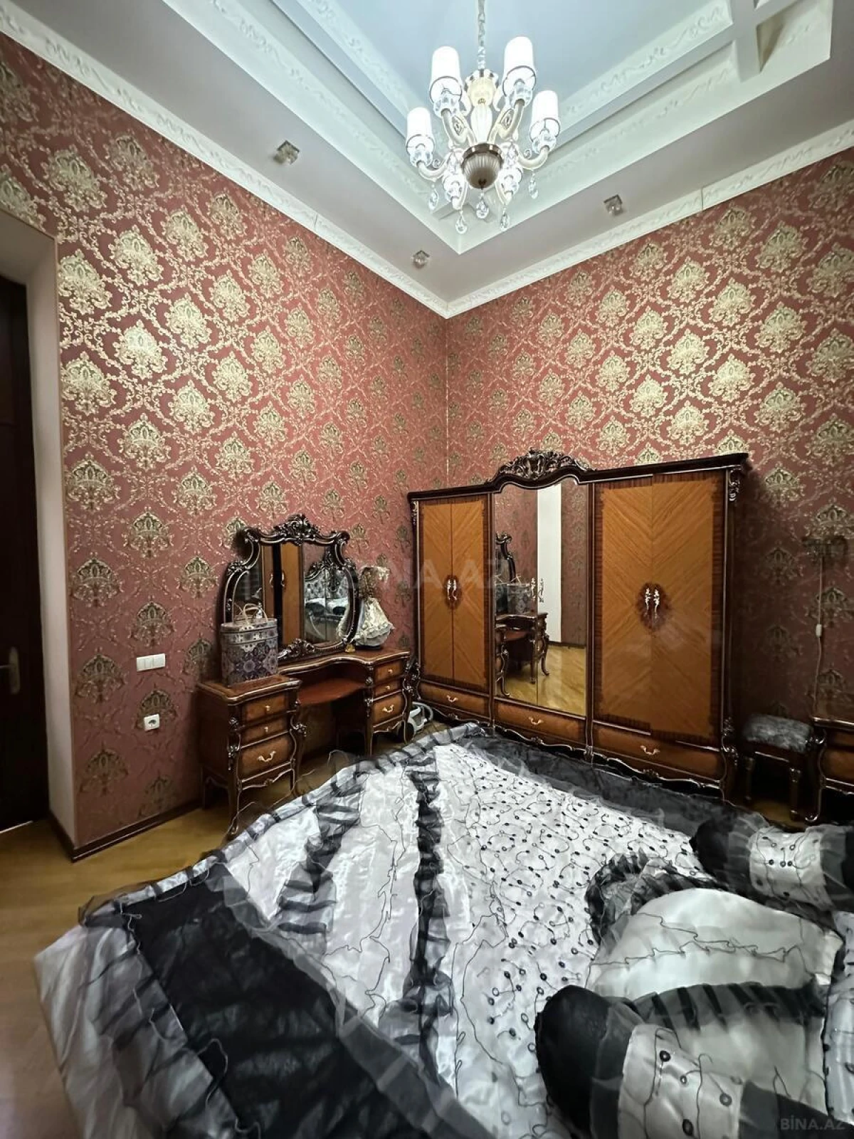 Kirayə verilir 2 otaqlı mənzil 80 m²