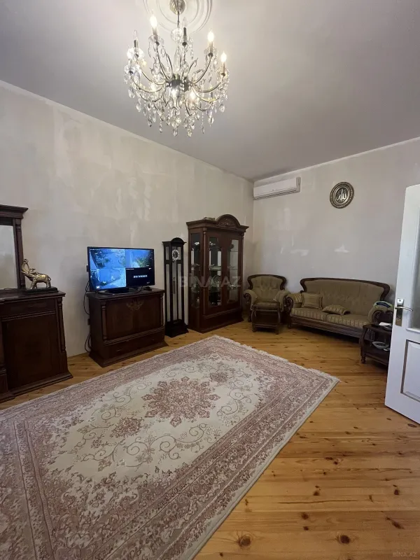 Satılır 6 otaqlı həyət evi 200 m²