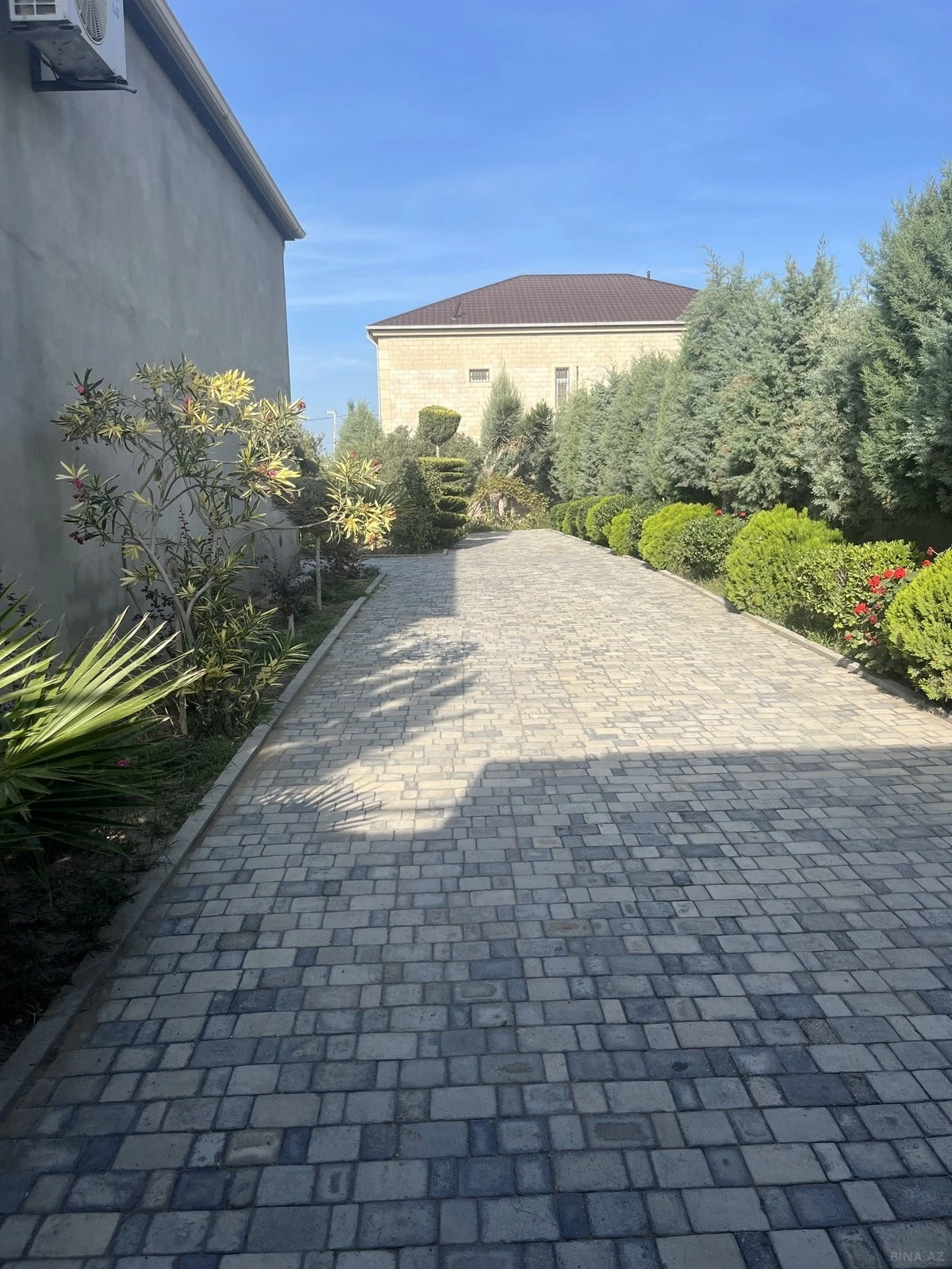 Satılır 6 otaqlı həyət evi 200 m²