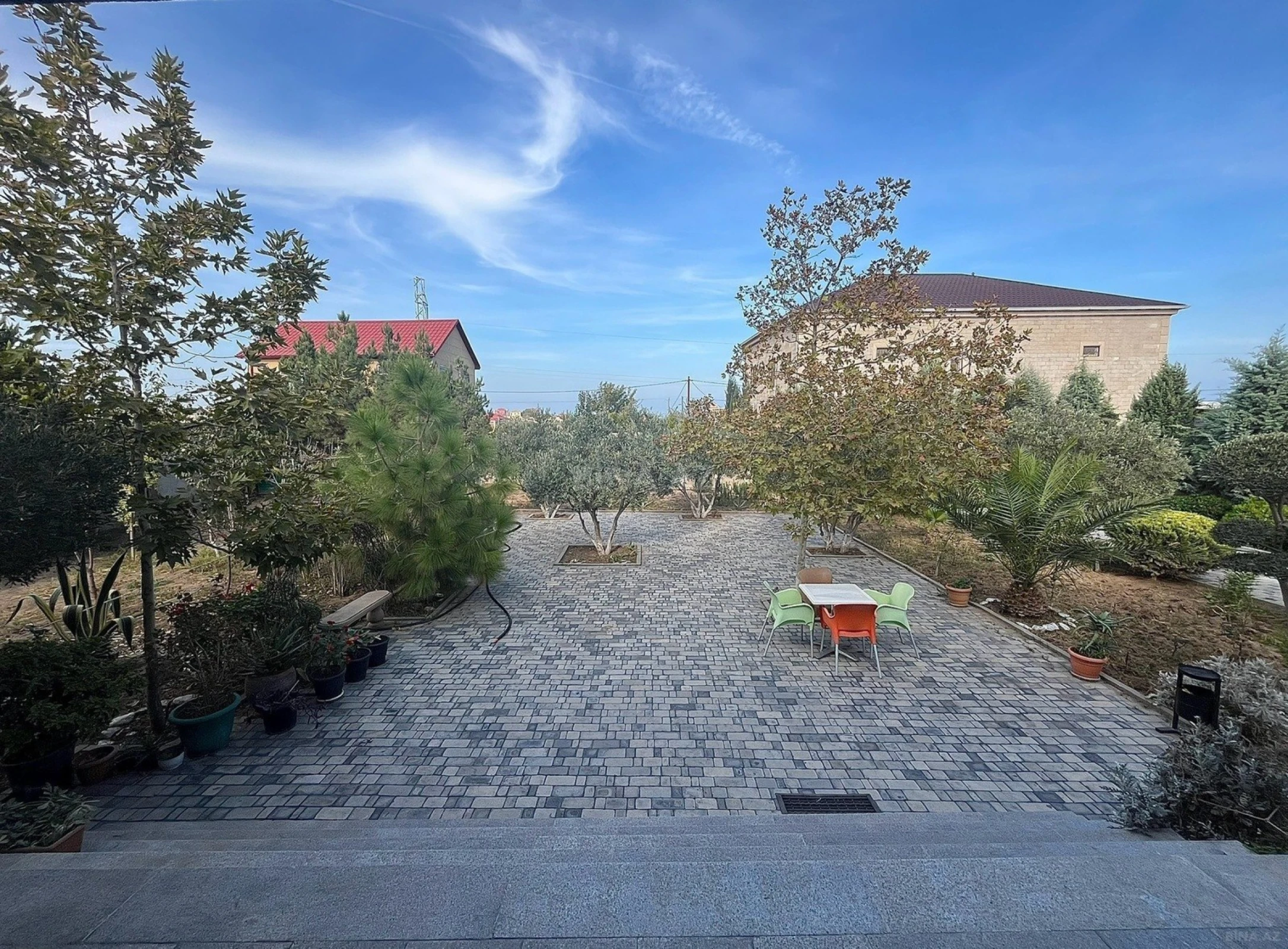 Satılır 6 otaqlı həyət evi 200 m²