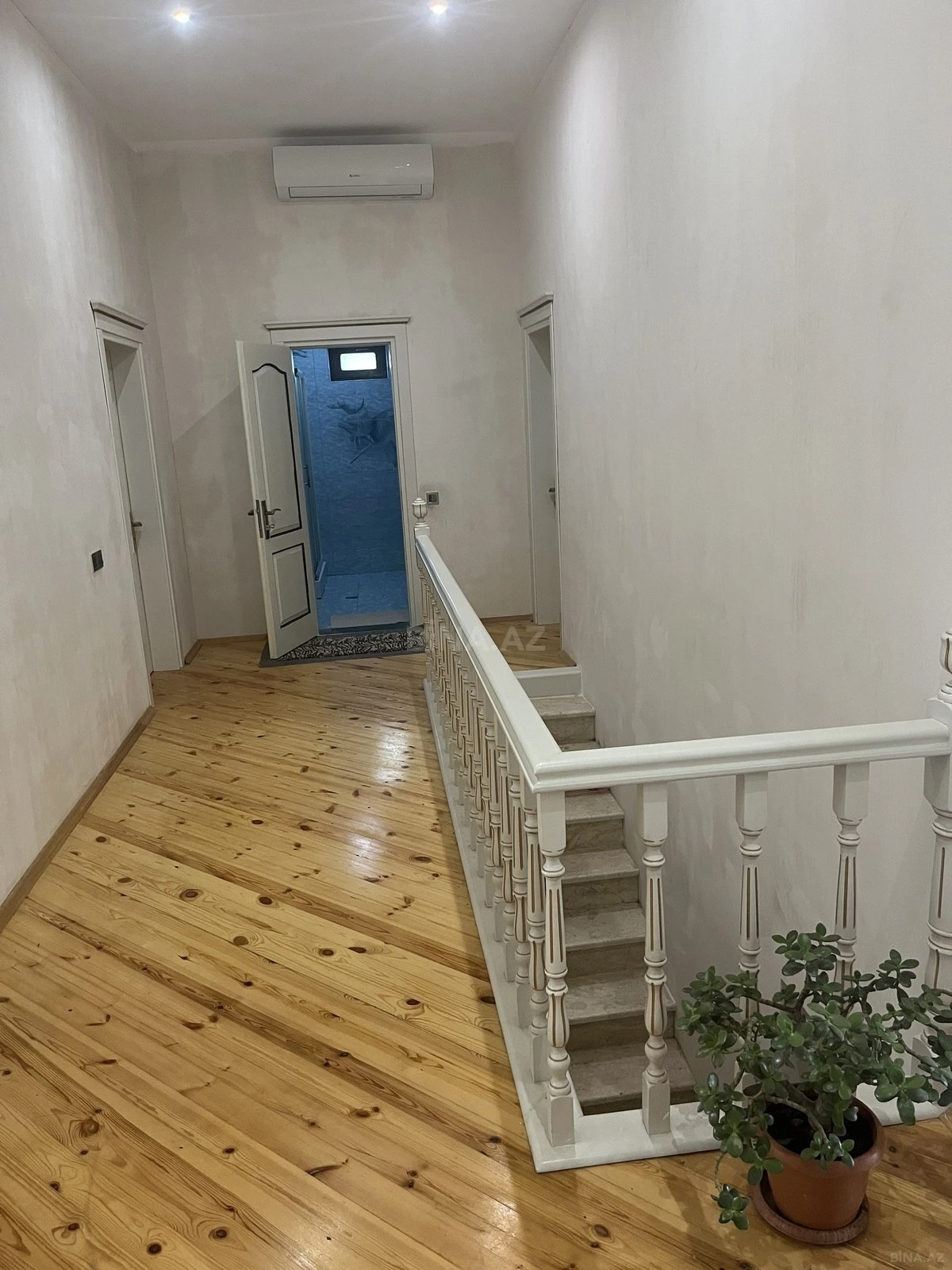 Satılır 6 otaqlı həyət evi 200 m²