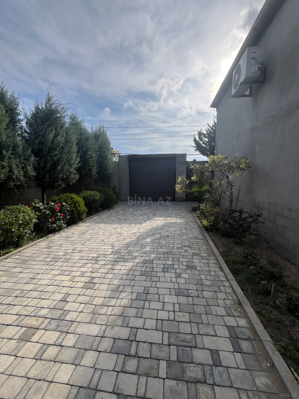 Satılır 6 otaqlı həyət evi 200 m²
