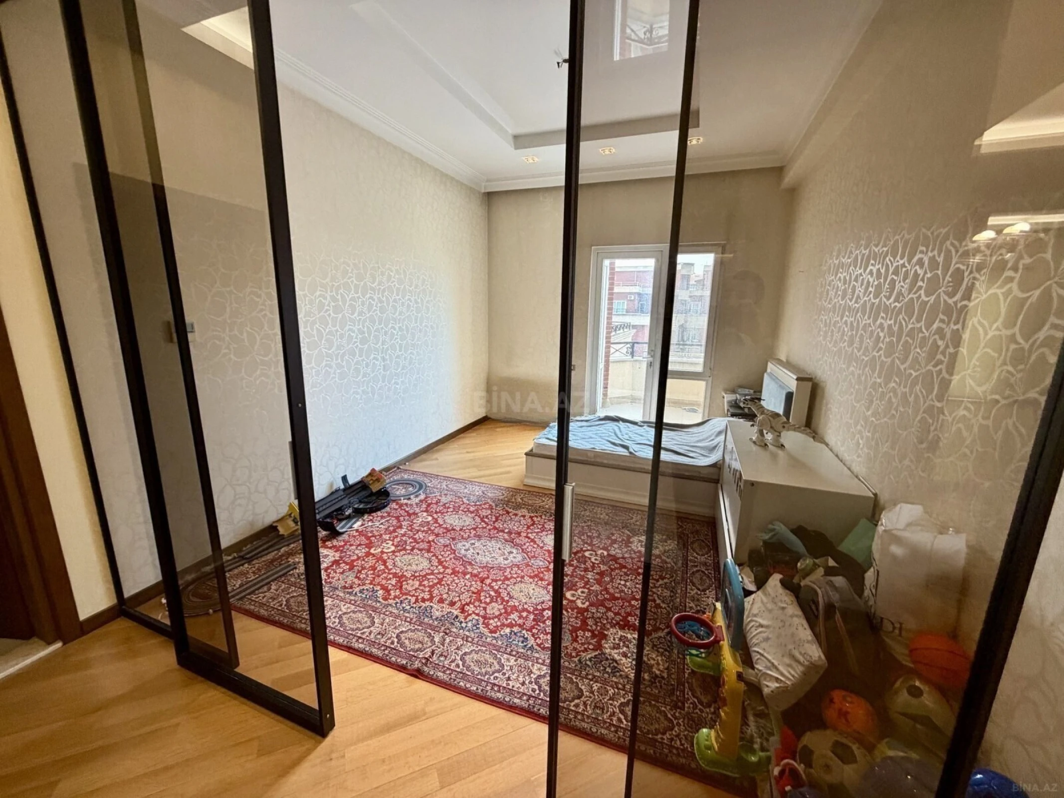 Satılır 5 otaqlı mənzil 360 m²