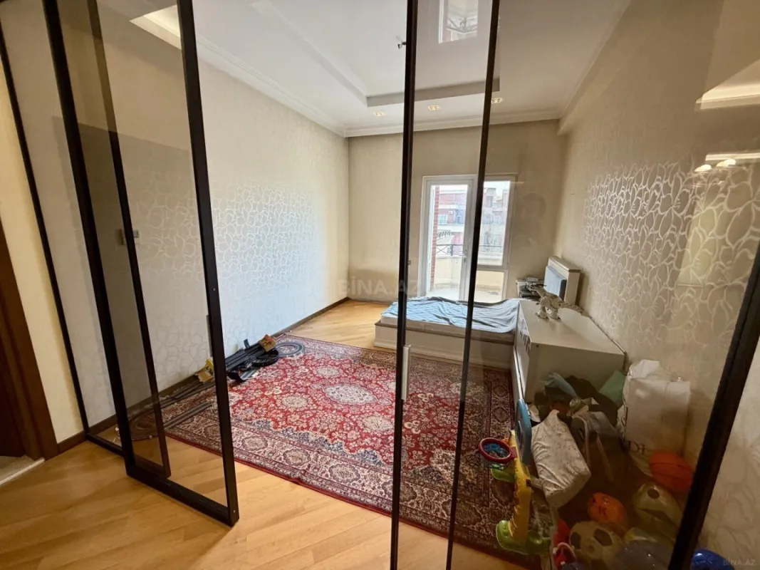 Satılır 5 otaqlı mənzil 360 m²