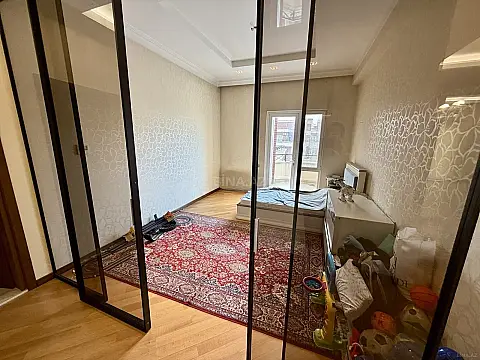 Satılır 5 otaqlı mənzil 360 m²