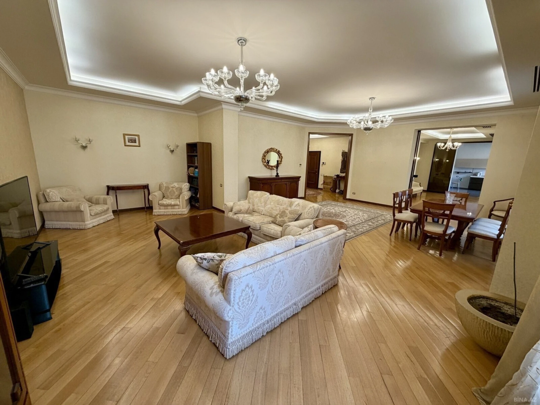 Satılır 5 otaqlı mənzil 360 m²