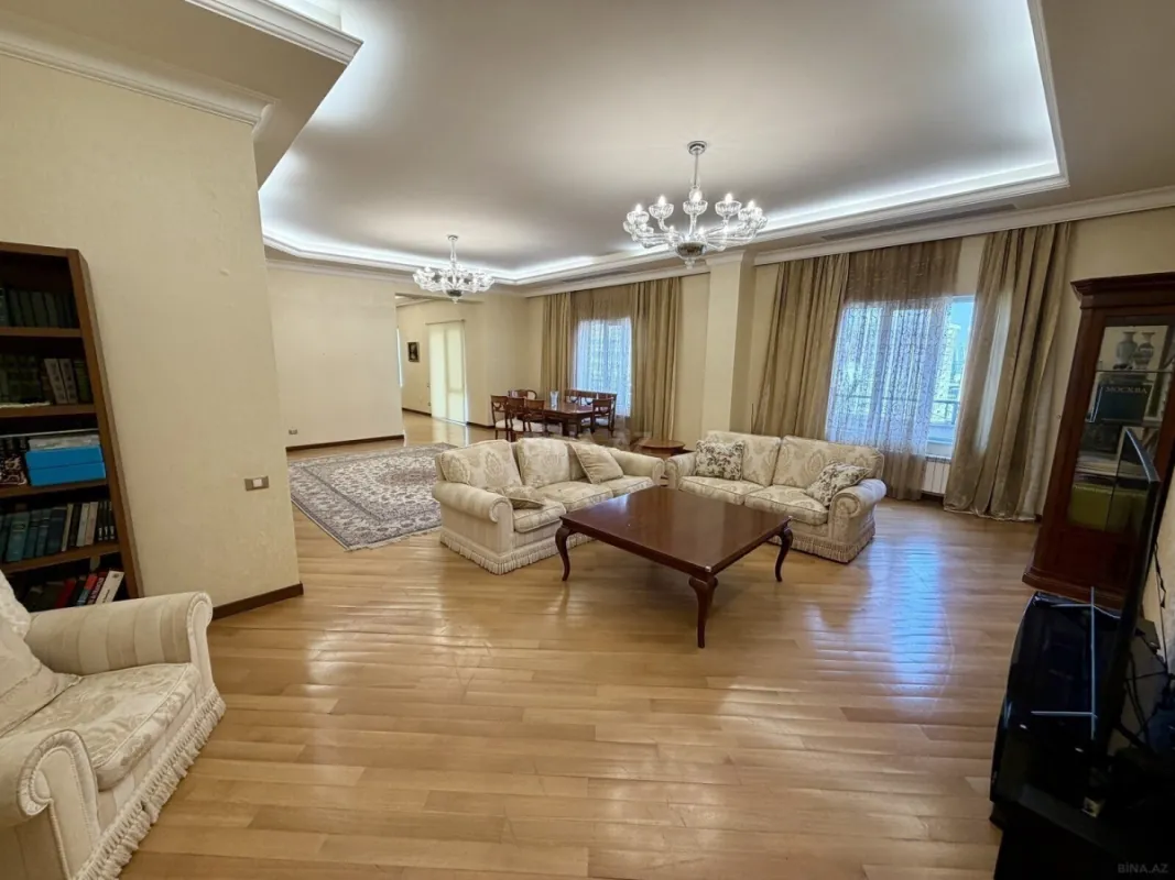 Satılır 5 otaqlı mənzil 360 m²