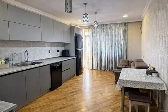 Satılır 3 otaqlı mənzil 116 m²