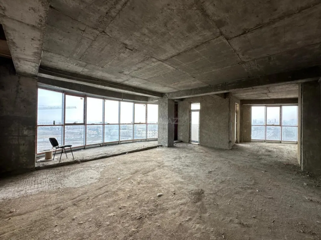 Satılır 4 otaqlı mənzil 200 m²