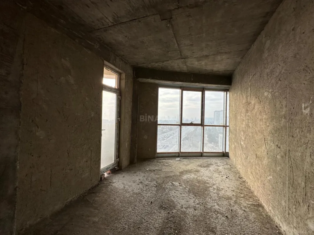 Satılır 4 otaqlı mənzil 200 m²