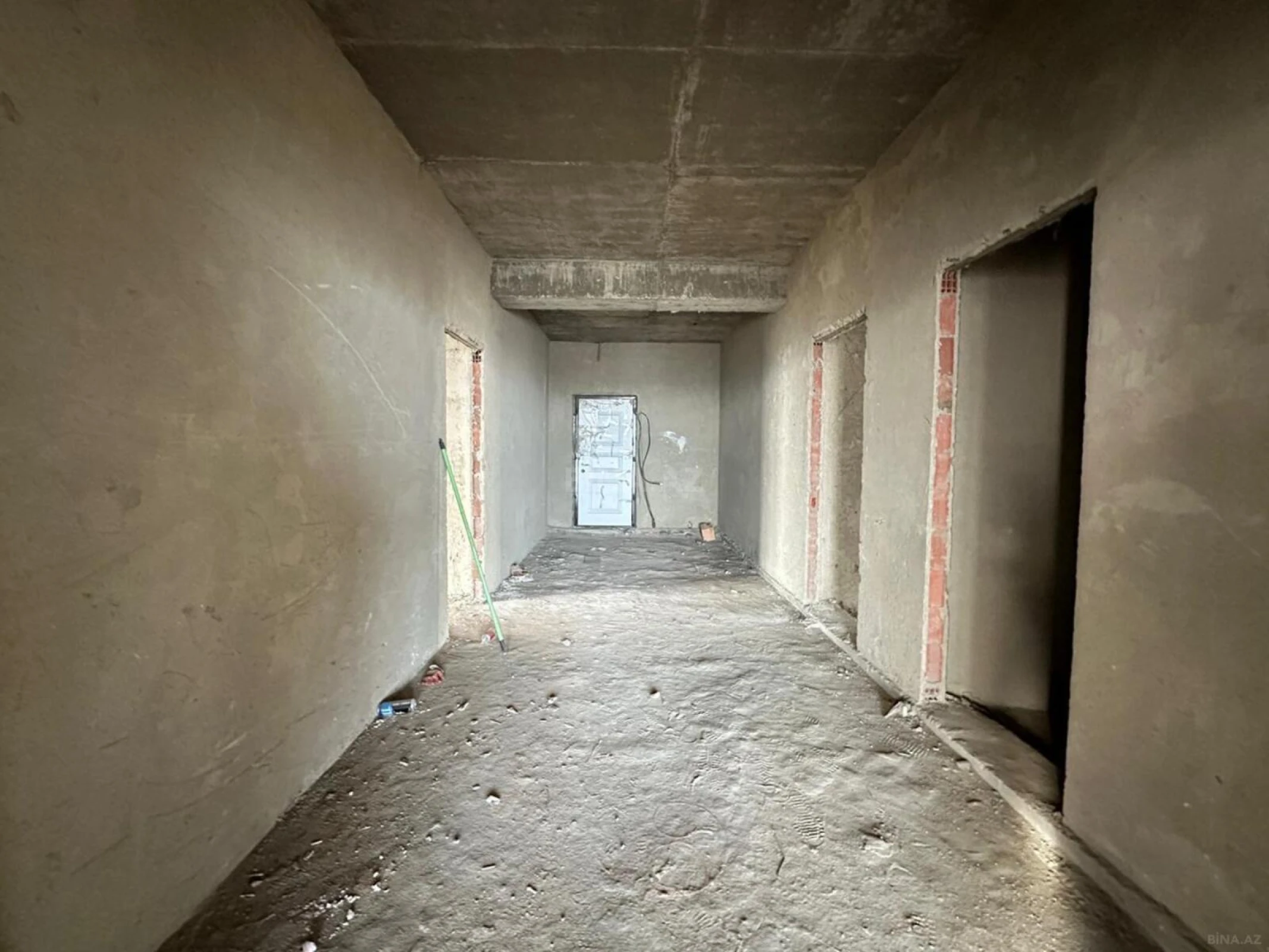 Satılır 4 otaqlı mənzil 200 m²
