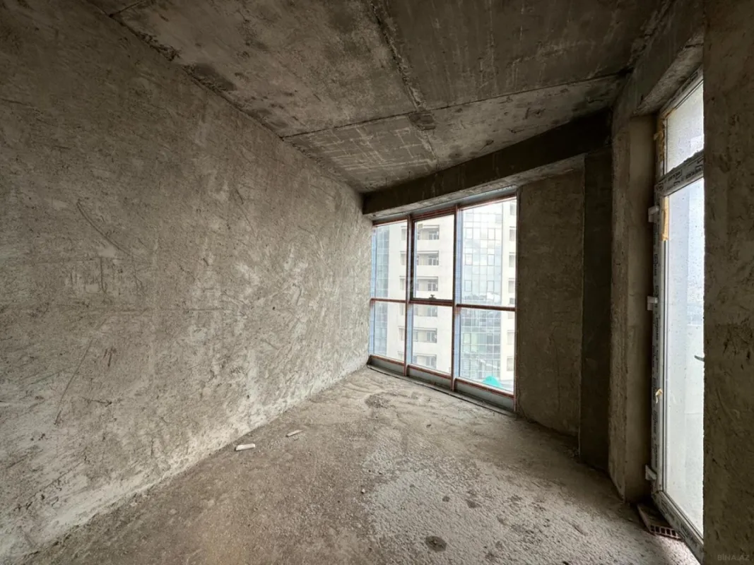 Satılır 4 otaqlı mənzil 200 m²