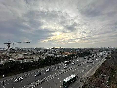 Satılır 4 otaqlı mənzil 200 m²