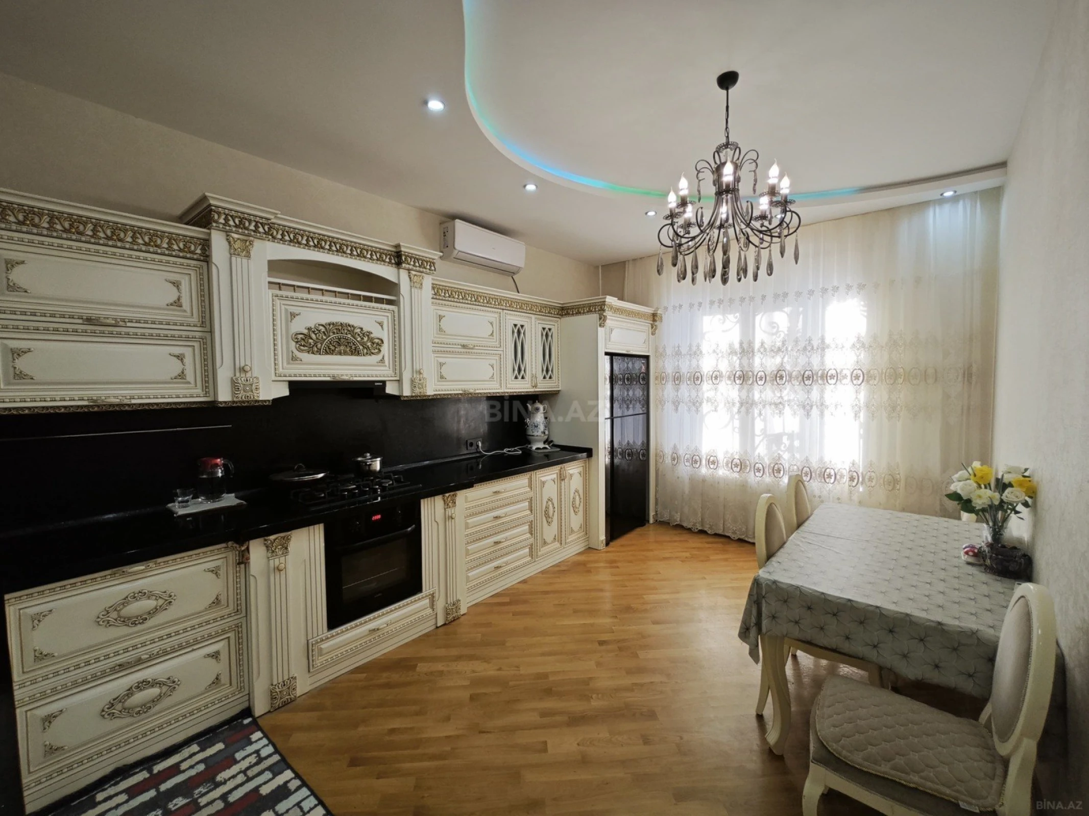 Satılır 7 otaqlı həyət evi 470 m²