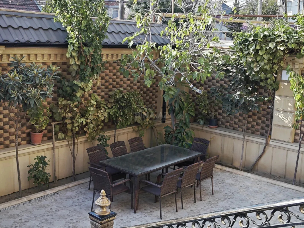 Satılır 7 otaqlı həyət evi 470 m²