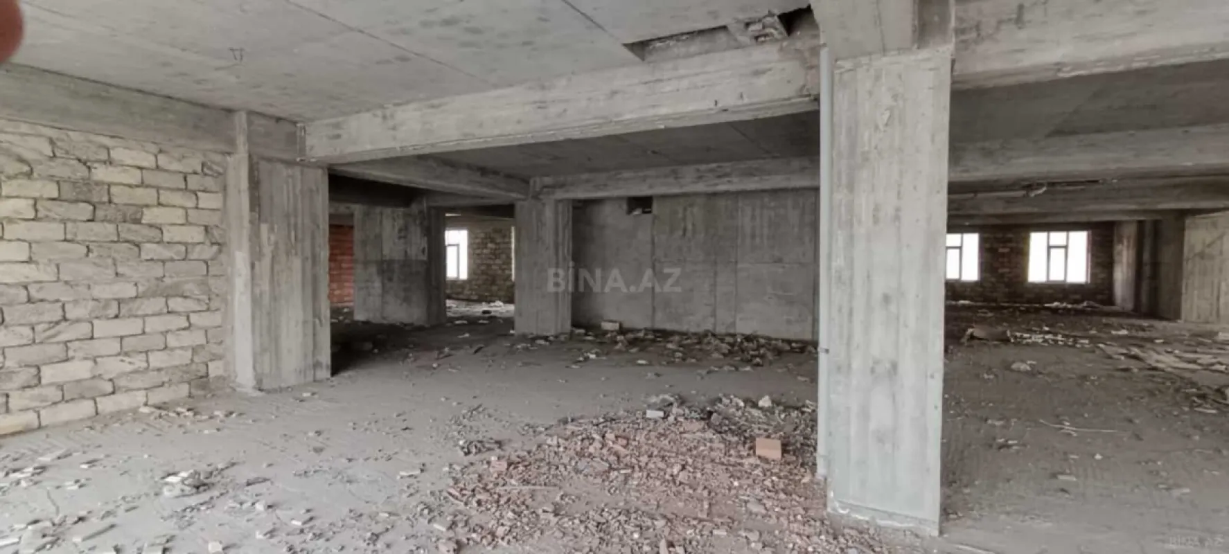 Satılır obyekt 1400 m²