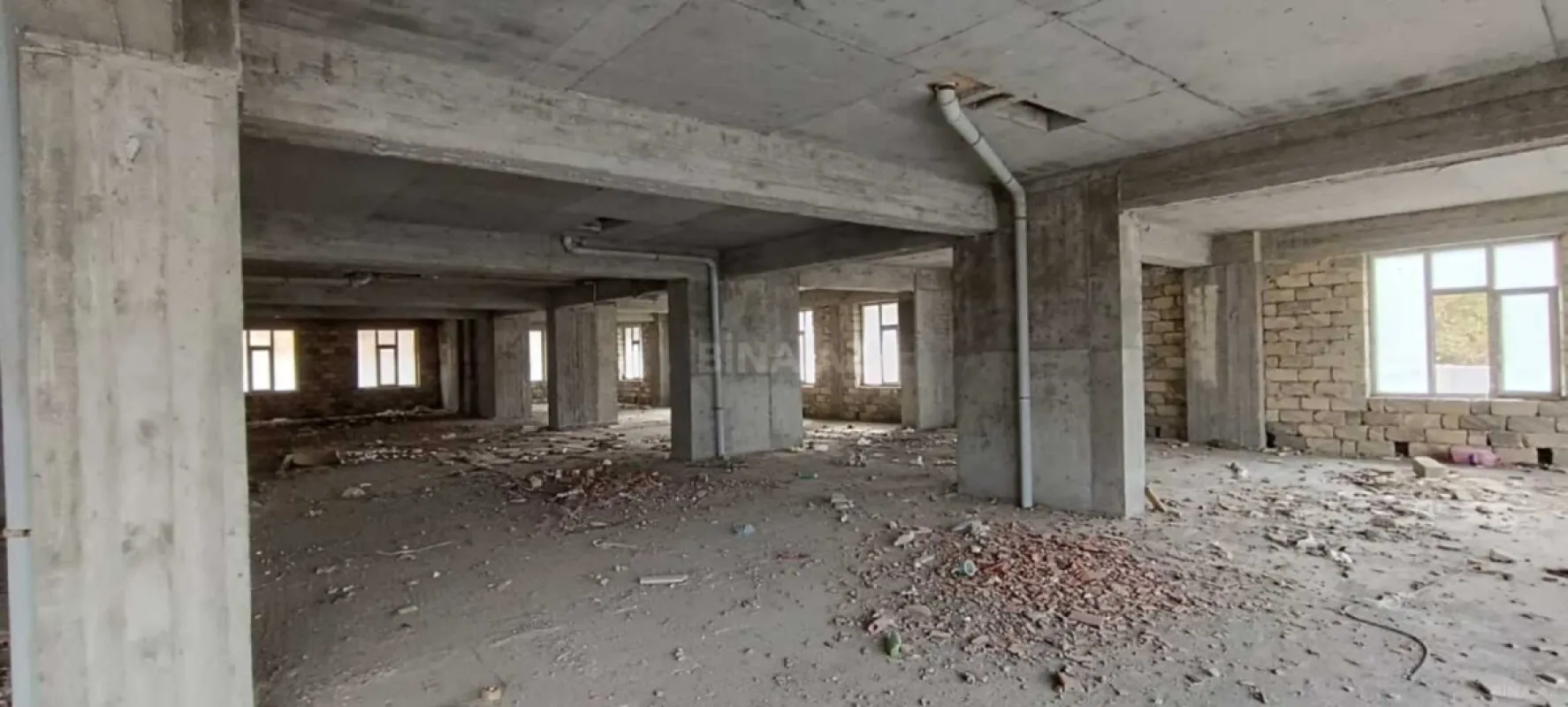 Satılır obyekt 1400 m²