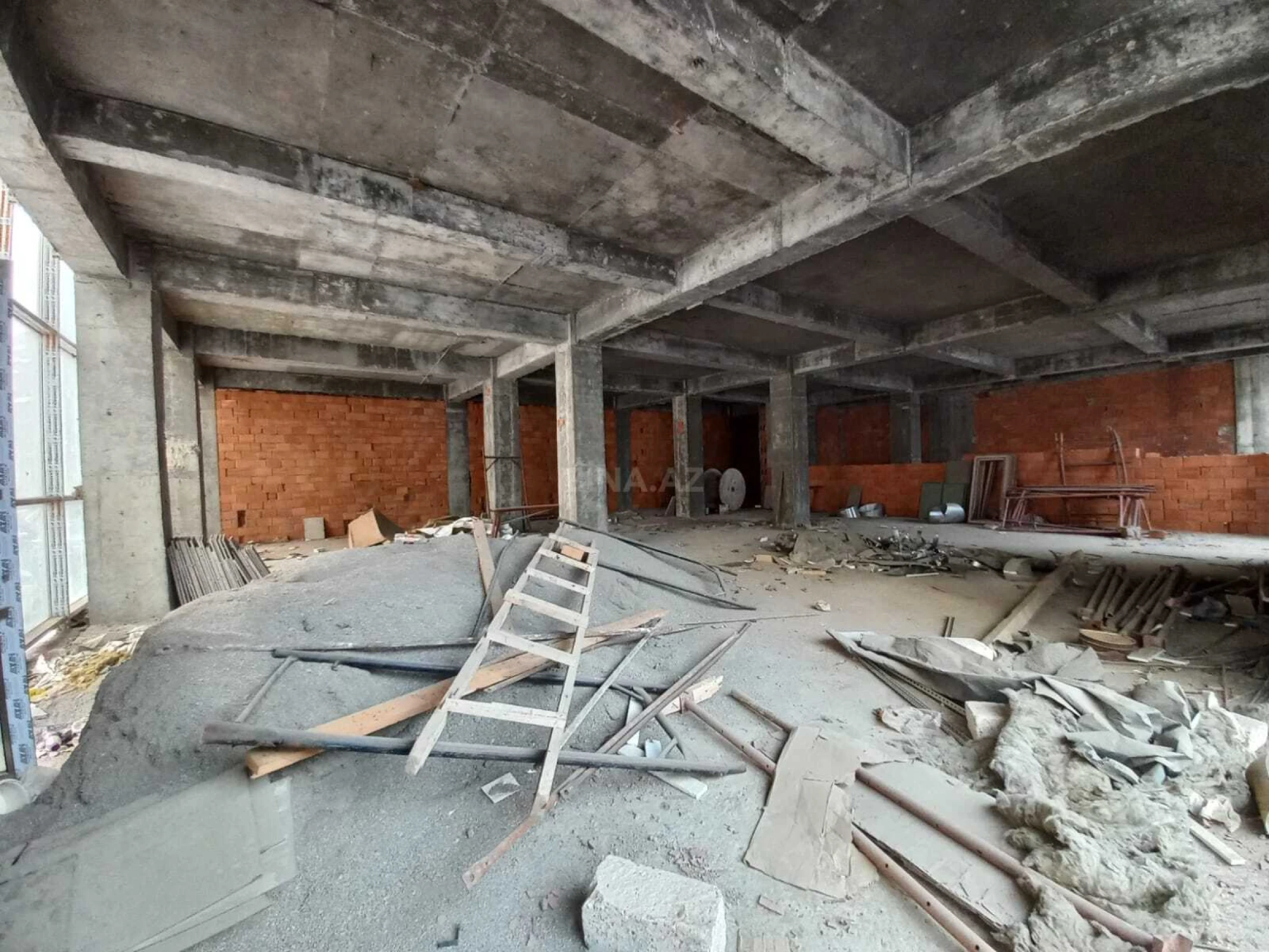 Satılır obyekt 1400 m²