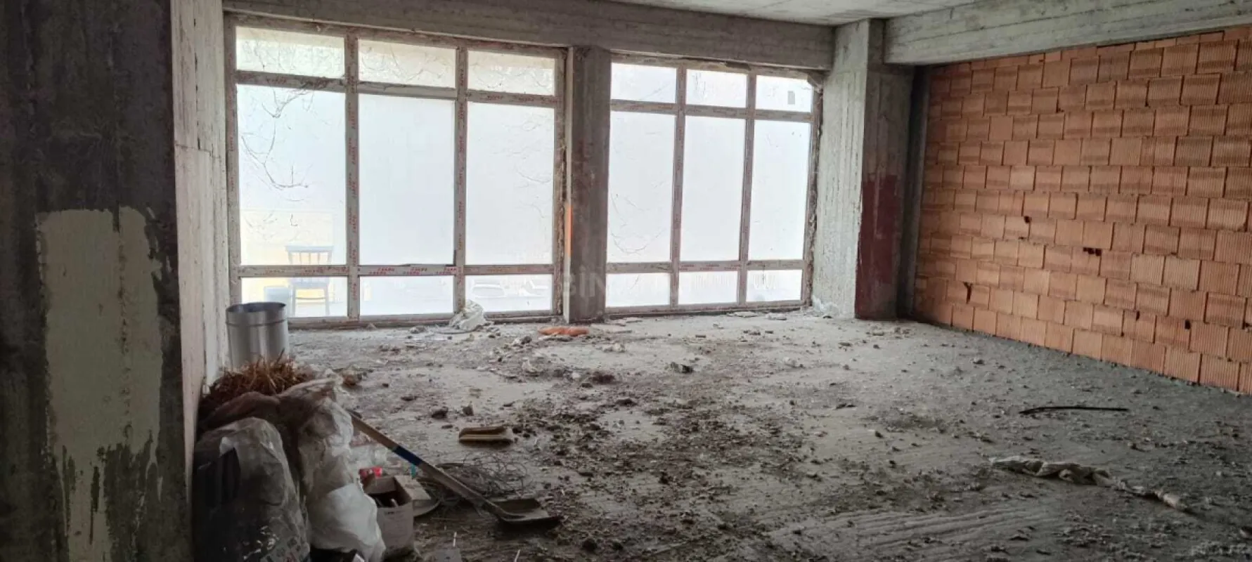 Satılır obyekt 1400 m²